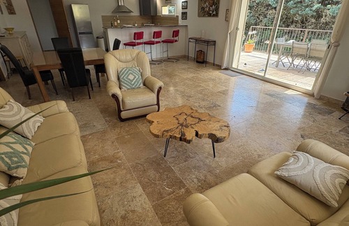 Graveson Villa | Villa quiet, air-conditioned, heated pool, Sauna, between Saint Remy & Avignon. 4 *
