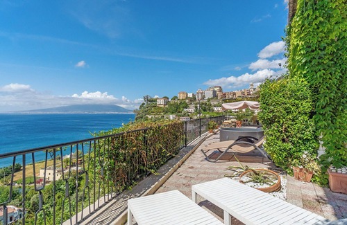 Seiano Villa | Villa 'Quietness' with Sea View, Shared Terrace and Wi-Fi