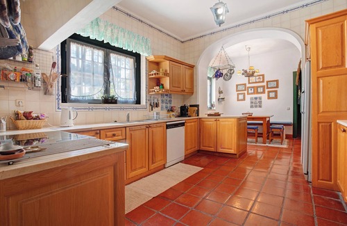 Santarem Villa | Villa 'Quinta Centieira-Scalab Wine Estate' with Mountain View, Wi-Fi and Air Conditioning