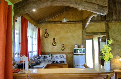 La Fortuna Villa | Villa Rústica Arenal: With Free Sloths Territory Pass!