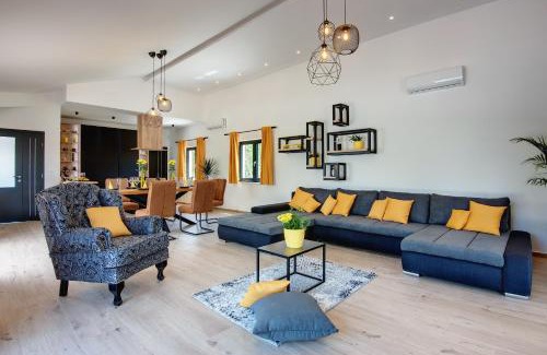 Hrboki Villa | Villa Radola Residence only 3 km from beach for 6 people with private pool & large garden