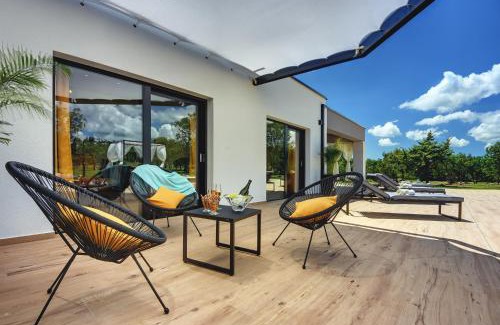Hrboki Villa | Villa Radola Residence only 3 km from beach for 6 people with private pool & large garden