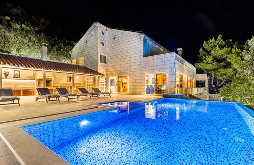 Dubrovacko Primorje Villa | Villa Ragusea with Heating Pool and Private Beach