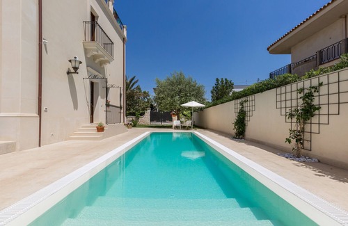 Avola Villa | Villa Raphael, luxury property with swimming pool and sea view