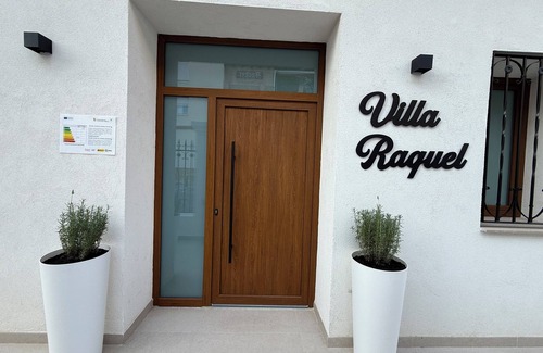 Montanejos Villa | Villa Raquel Montanejos, 12 people, 6 bathrooms, swimming pool, garden, barbecue.