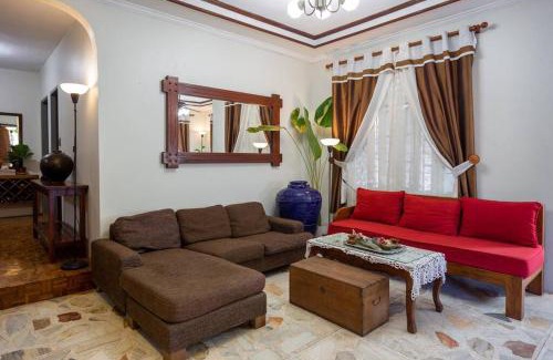 San Vicente Villa | Villa Raya w Outdoor Cinema, Bonfire, Treehouse & Parking