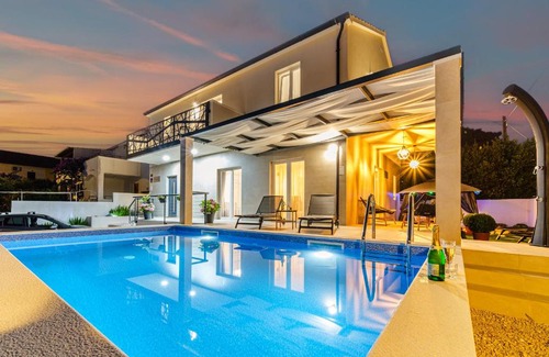 Cove Makarac (Milna) Villa | Villa Renesansa