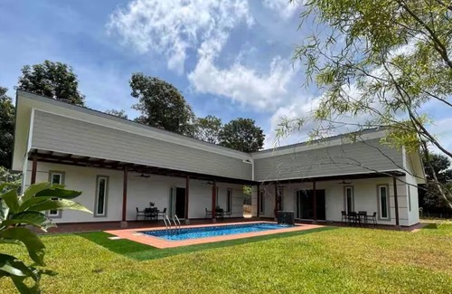 Kampung Jelatang Villa | Villa RI Homes