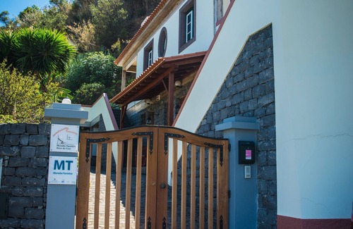 Porto da Cruz Villa | Villa Ricardo - A luxury villa with HEATED POOL and magnificent SEA VIEWS!