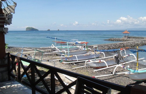 Candi Dasa Villa | Villa Rindik - Ocean Front - In Town - Large Private Pool - Perfect !