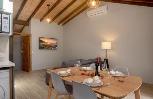 Linho Villa | Villa Riviera by Interhome