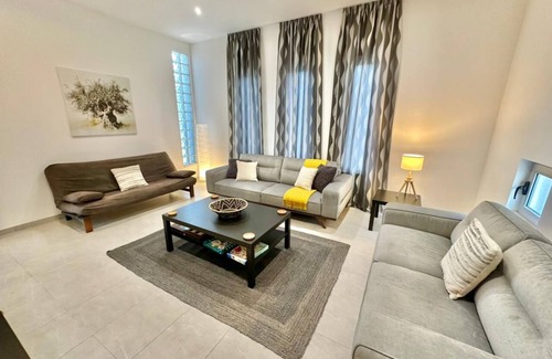 Aradippou Villa | Villa Rizoelia - perfect for 2+ families holidaying together.