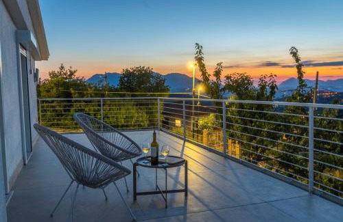 Chiusano di San Domenico Villa | Villa Romantica con Bosco sulla Strada dei Vini