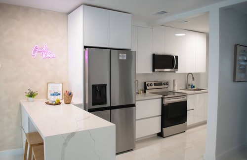 Northeast Coconut Grove House | Villa Roads 2/2 King Bed, Laundry Coral Gables, Brickell, Little Havana, Airport