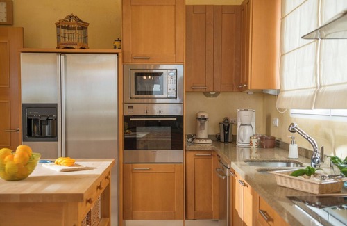 Benalup-Casas Vieja House | Villa Rosa with Pool, Garden and Wi-Fi