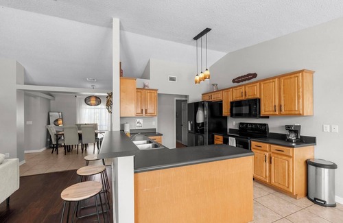 Gulf Breeze House | Villa Rosa: Modern Oasis Retreat