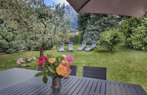 Lierna Villa | Villa 'Rosa' with Lake View, Wi-Fi and Air Conditioning