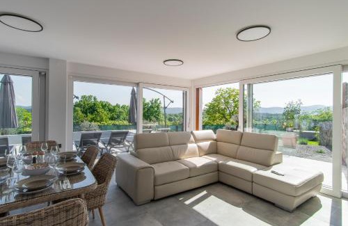 Tomaj Villa | Villa Rosemary Trieste HerMes arT