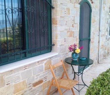 Mourteri Apartment | villa roses-mourteri