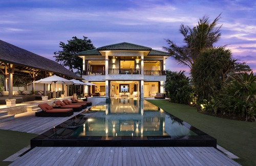 Banjarangkan Villa | Villa Rosita-Luxury 7 Bedroom Oceanfront Retreat With Jacuzzi and In-Villa Chef