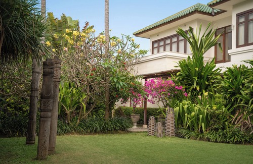 Banjarangkan Villa | Villa Rosita-Luxury 7 Bedroom Oceanfront Retreat With Jacuzzi and In-Villa Chef