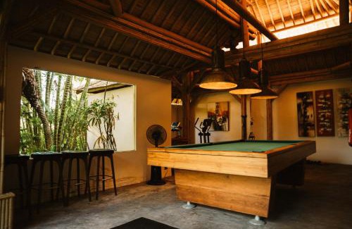 Banjarangkan Villa | Villa Rosita - Luxury Oceanfront Villa Wchef,