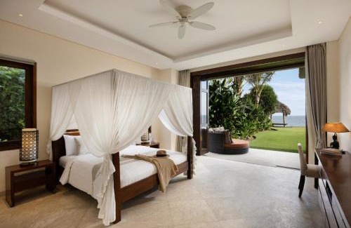 Banjarangkan Villa | Villa Rosita - Luxury Oceanfront Villa Wchef,