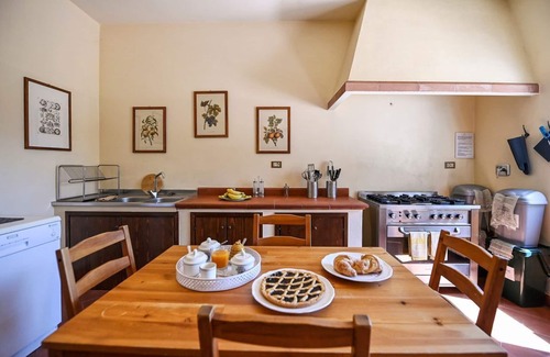 Calvi di Umbria Villa | Villa Rovani - Eight Bedroom Villa, Sleeps 16