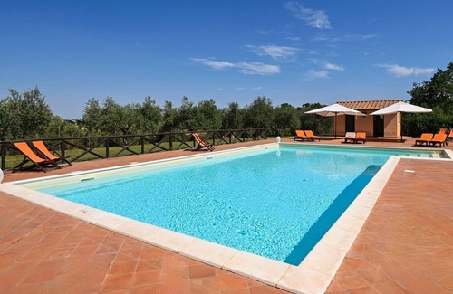 Calvi di Umbria Villa | Villa Rovani - Eight Bedroom Villa, Sleeps 16