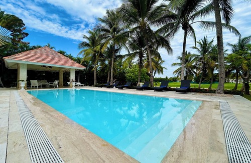 Punta Cana Villa | Villa Rubí 27 luxurious villa with 6 bedrooms pool and private beach