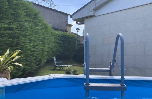 Mijares Ski Chalet | Villa rural3mijarojos garden and private pool -Central Cantabria