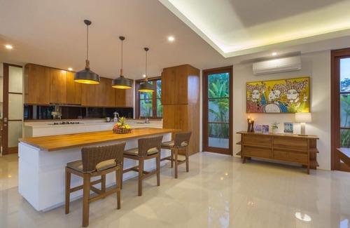 Berawa Villa | Villa Rusa Biru - Luxury Villa with Pool and in-Villa Cook in Canggu