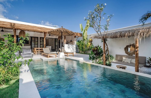 Beraban Villa | Villa Ruta 2 Oasis 5 min walk from Nyanyi beach and close to Luna Beach Club
