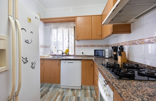 Los Gallos-Cerromolino Villa | Villa 'Sahia Ideal Familias 9 Pax' with Private Pool, Wi-Fi and Air Conditioning