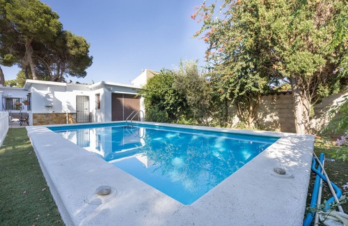 Los Gallos-Cerromolino Villa | Villa 'Sahia Ideal Familias 9 Pax' with Private Pool, Wi-Fi and Air Conditioning