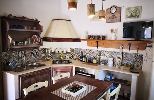 Oliena Villa | Villa Sa Pruna with Wi Fi