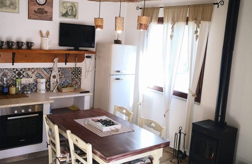 Oliena Villa | Villa Sa Pruna with Wi Fi