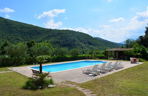 San Severino Marche Villa | Villa Salimbeni 8 rooms, large pool, panoramic view, for 16 people