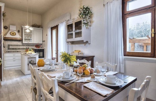 Iano Villa | Villa Salonia: A characteristic and welcoming villa surrounded by meadows and by green hills, with Free WI-FI.