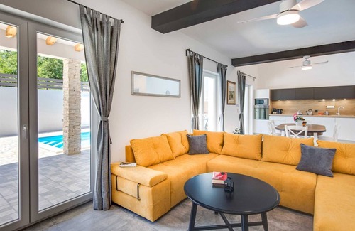 Vrh Villa | Villa SANDRINA with a heated pool and spacious yard