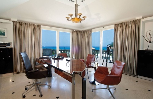 Plum Bay Villa | Villa Sandyline in St Martin - Luxury 7-Bedroom Beach Front Villa on Plum Bay