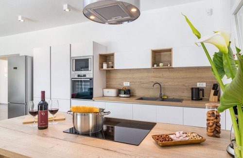 Svetvincenat Villa | Villa* SANIVARO with heated pool and whirlpool