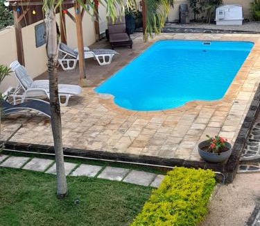 Camp Bestel House | Villa santa avec piscine et jardin