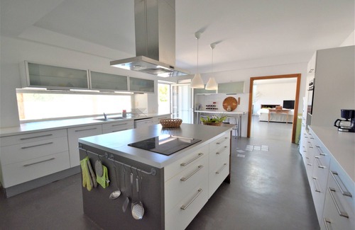 Charneca da Cotovia Villa | Villa Santa Cruz- Air-conditioned 10 bedroom pool house - Sesimbra Beach