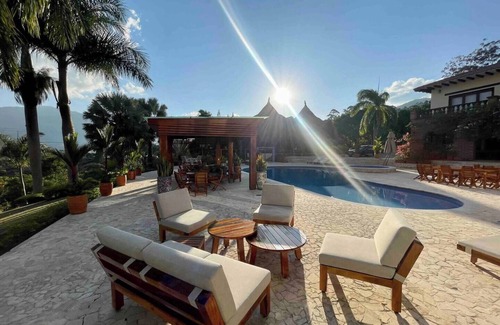 Copacabana Villa | Villa Santillana 7 Bedroom Full House 1-18 people