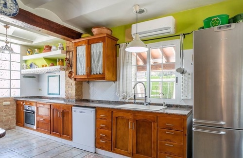 Elche Villa | Villa 'Santos Village' with Pool & Wi-Fi