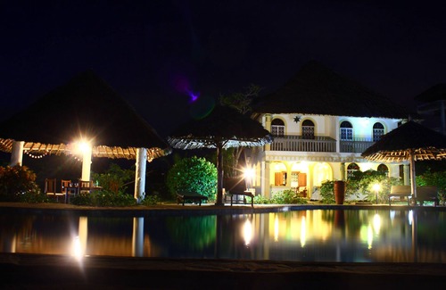 Diani Beach House | Villa Sarabi - Cozy house for 8 people, 4 minutes to the beach with cook