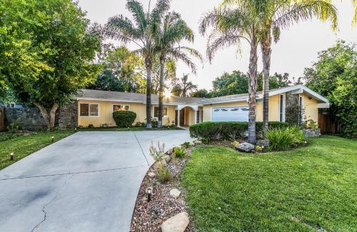 Woodland Hills House | Villa Sausalito - Newly Designed 4BR HOUSE & POOL by Topanga