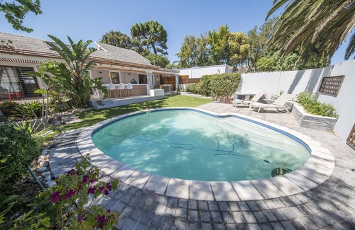 Plumstead House | Villa Sauvignon – Modern Home with Heated Pool, Outdoor Kitchen & Mountain Views