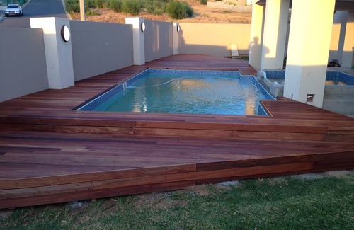 Trawal Villa | Villa Savrez Central located between waterfront, blouberg beaches, earport